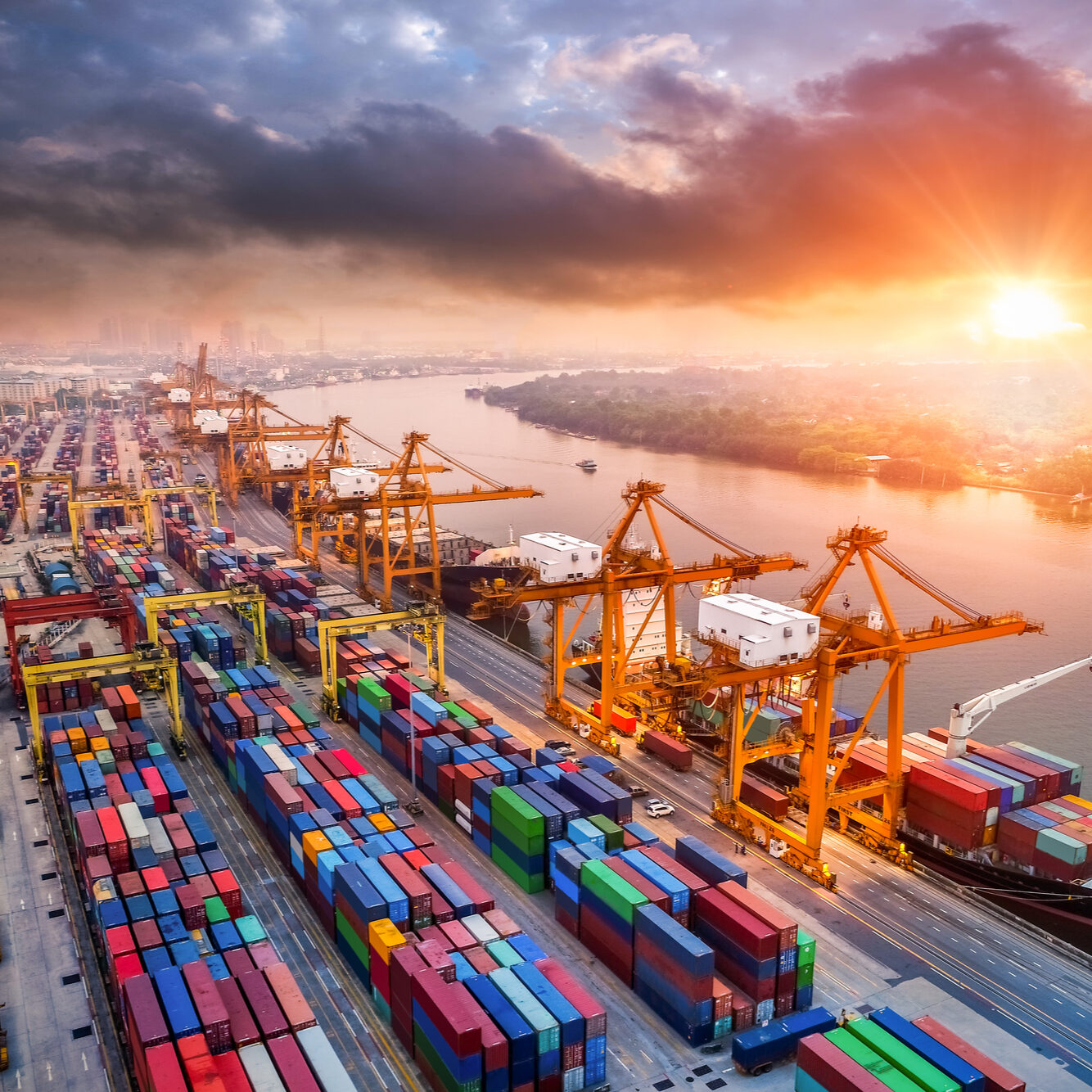 Cargo shipyard