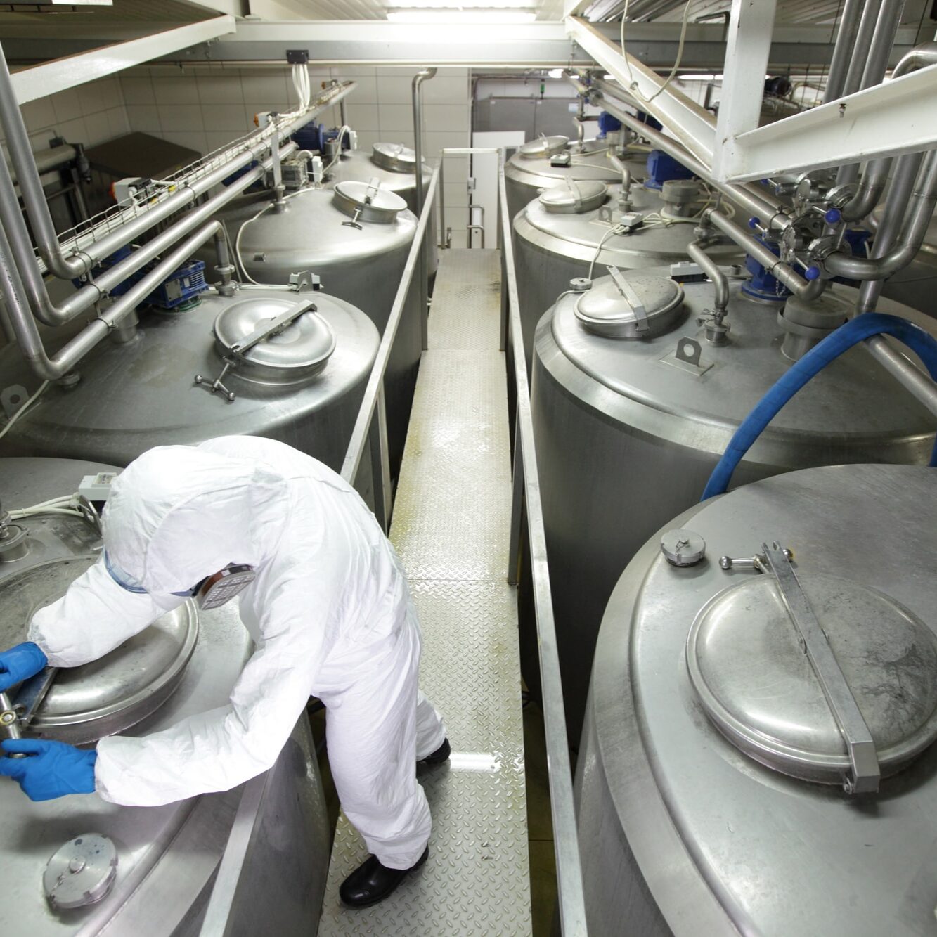 Powder and bulk solids processing equipment